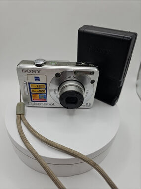 Sony Cybershot DSC-W70 7.2MP Digital Camera W/ Battery & Charger Tested Working